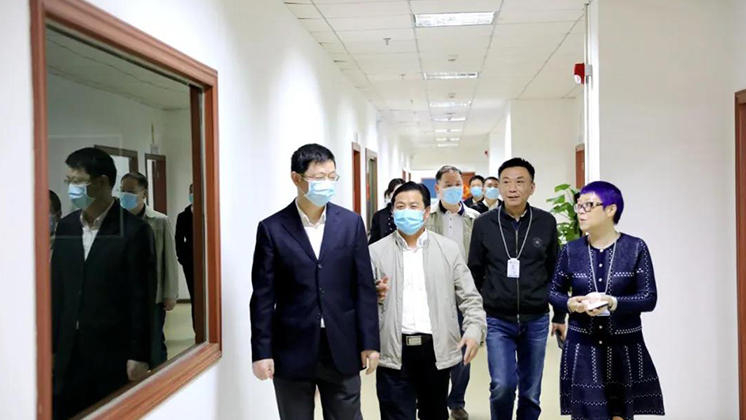 省政府口岸辦副主任、省商務(wù)廳口岸處處長(zhǎng)羅專一行蒞臨炬神電子開(kāi)展聯(lián)點(diǎn)服務(wù)工作