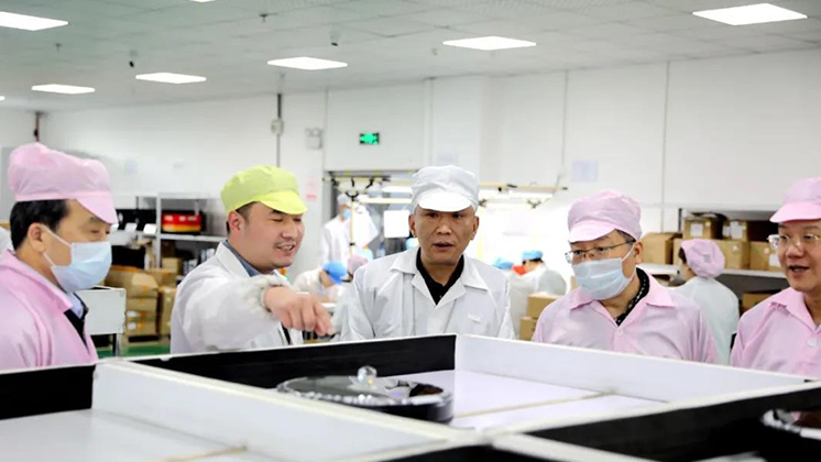 省人大常委會(huì)委員、省人大財(cái)政經(jīng)濟(jì)委員會(huì)主任委員張亦賢一行調(diào)研炬神電子