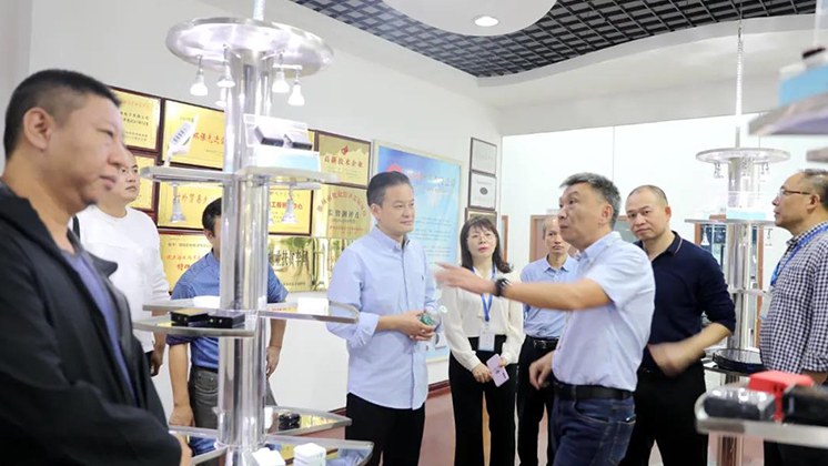 市政協(xié)副主席、九三學(xué)社郴州市委主委潘執(zhí)坤一行調(diào)研炬神電子