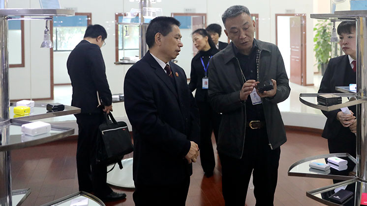 “送法進(jìn)企業(yè)、服務(wù)自貿(mào)區(qū)”——市中級(jí)人民法院為炬神電子提供優(yōu)質(zhì)司法服務(wù)
