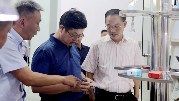市委常委、副市長(zhǎng)徐懷好走訪炬神電子 ：全力、熱情、周到提供服務(wù)